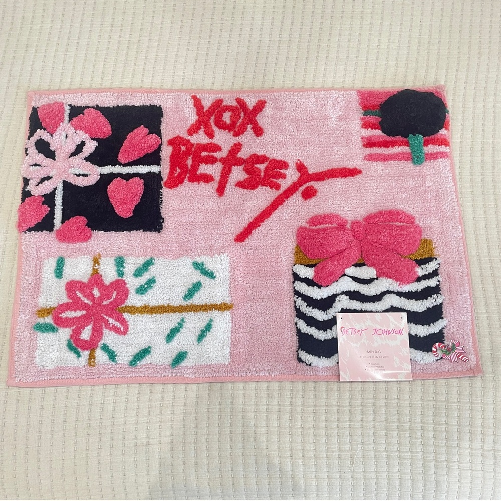 NEW Betsey Johnson XOXO Betsey Pink Bath Rug Presents Bows Hearts 20x30